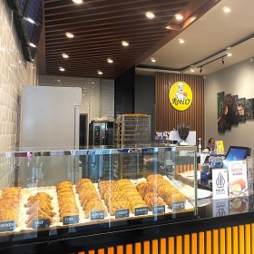 shop & dine