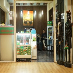 shop & dine