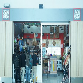 shop & dine